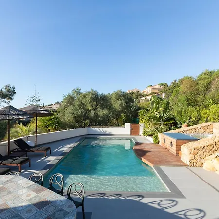 Waterfront Property, Pool, Jacuzzi Vila *