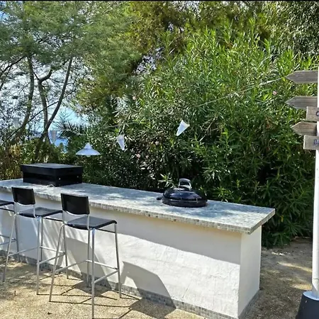 Waterfront Property, Pool, Jacuzzi * Pietrosella